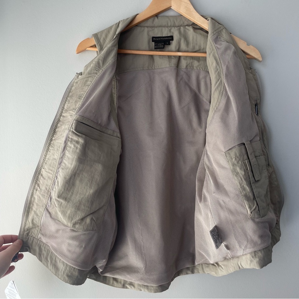 SOLD NWT ROYAL ROBINS Field Guide Vest Size S Beige Nylon Utility Outdoor Fish - Picture 5 of 9